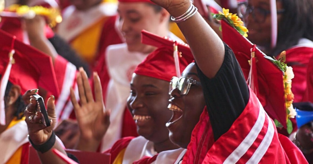 178 Central students receive diplomas | News 178 Central students receive diplomas | News