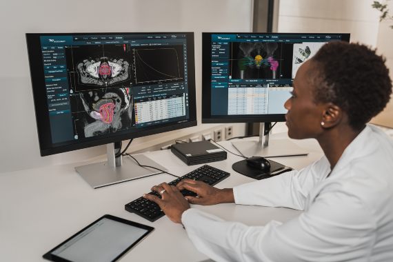 BBVA-OpenMind-Carlos Galmarini-IA y salud-medicos-accuray-unsplash