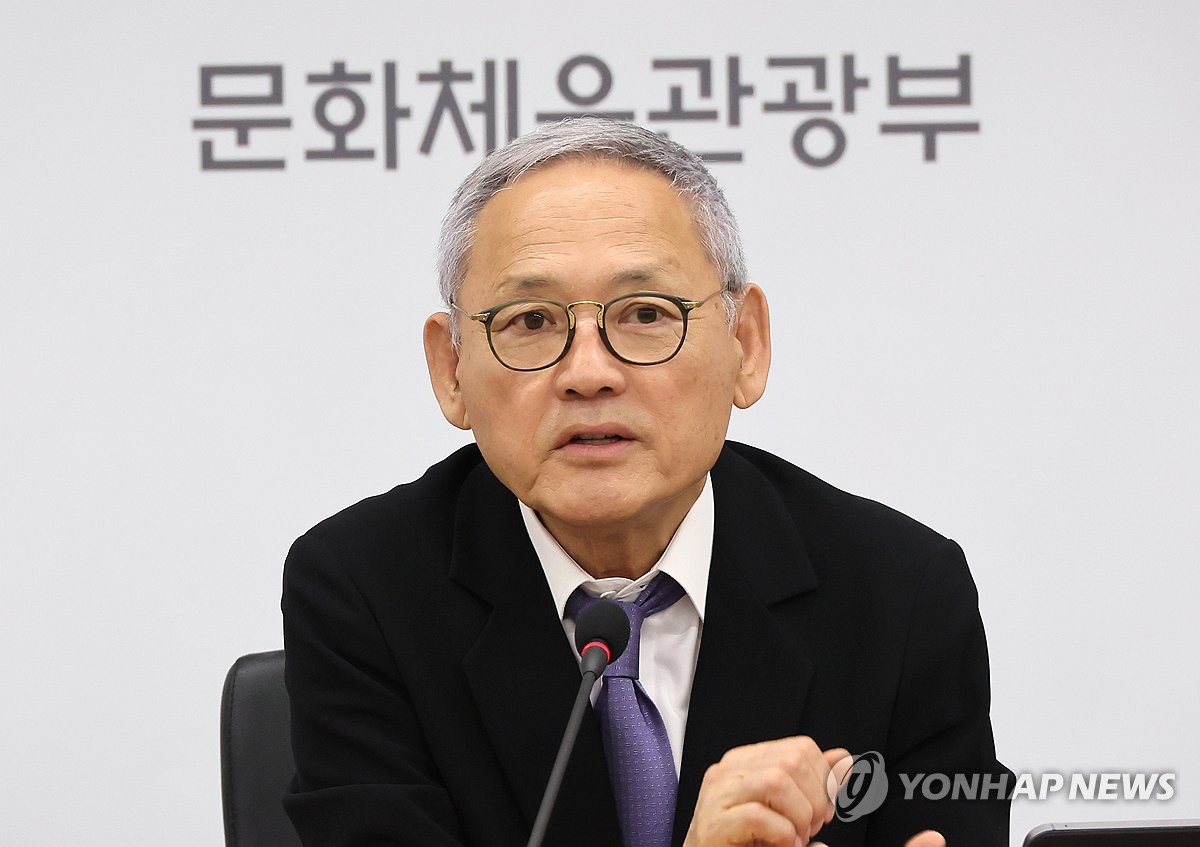 Culture, Sports and Tourism Minister Yu In-chon speaks during a press briefing to announce his ministry's new strategic approach to elevate South Korea's global cultural presence. (Yonhap)