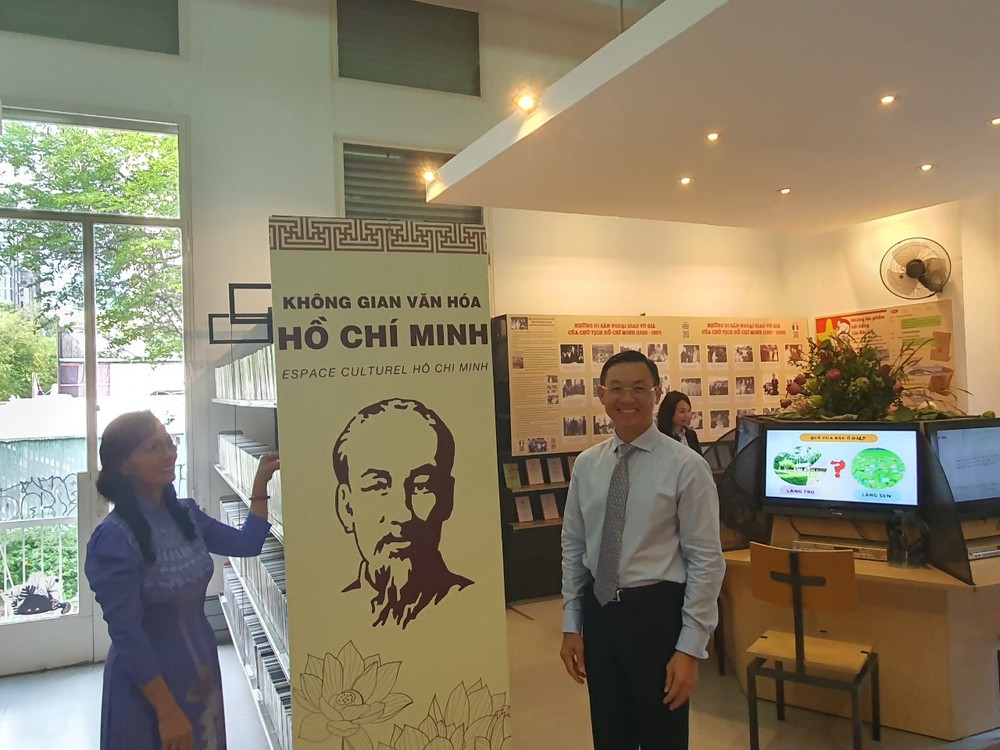 The HCMC Department of External Affairs inaugurates the Ho Chi Minh Cultural Space located at a library in the Institute of Cultural Exchange with France (IDECAF) on May 21. (Photo: SGGP) anh-3-snv-4045.jpg.jpg