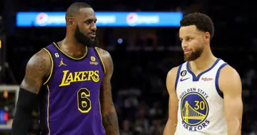 Steph Curry vs Lebron James record