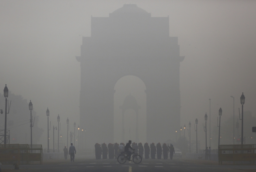Smog hangs over the idea gate