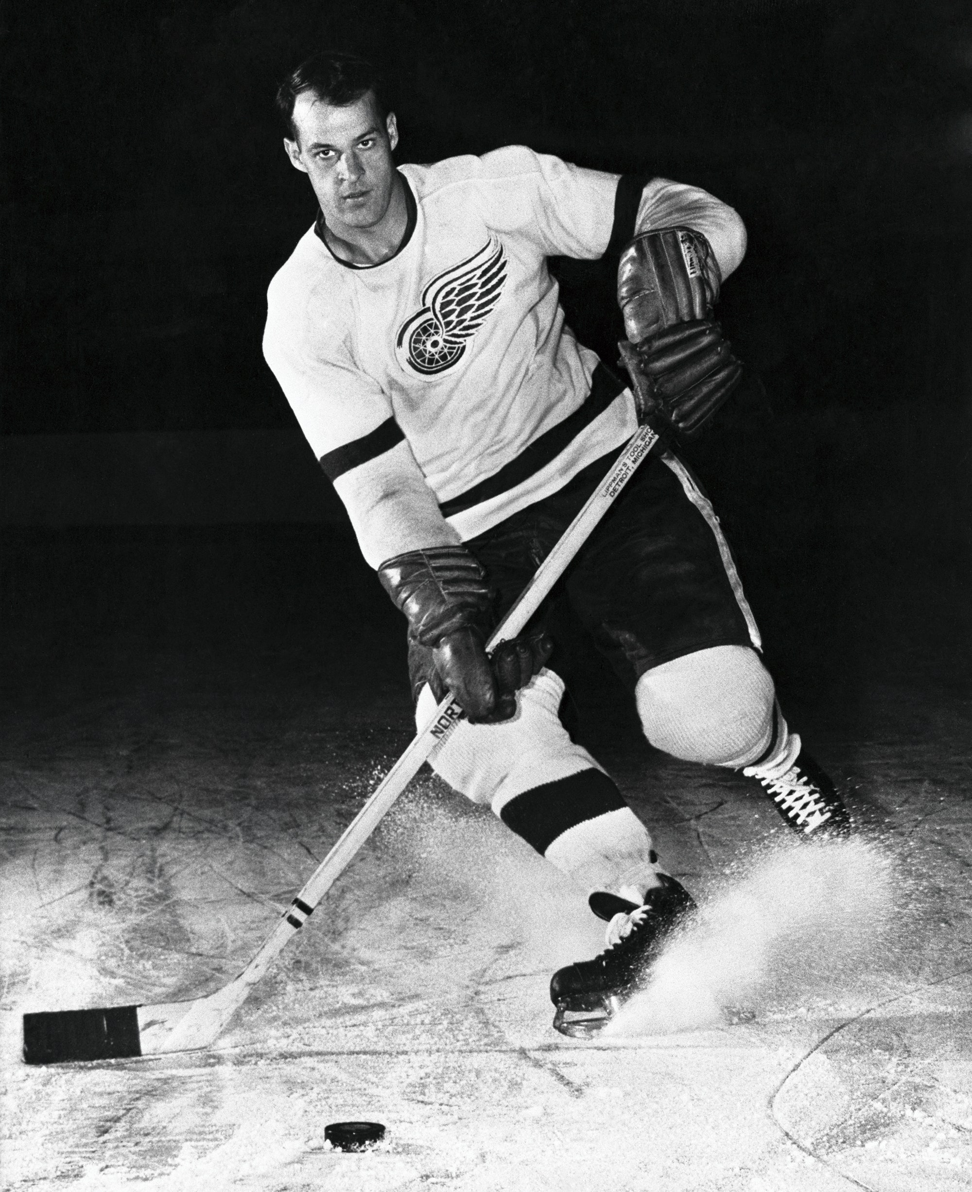 Gordie Howe who died today made the Canadian virtues of modesty persistence and familyaboveallelse part of the heritage...
