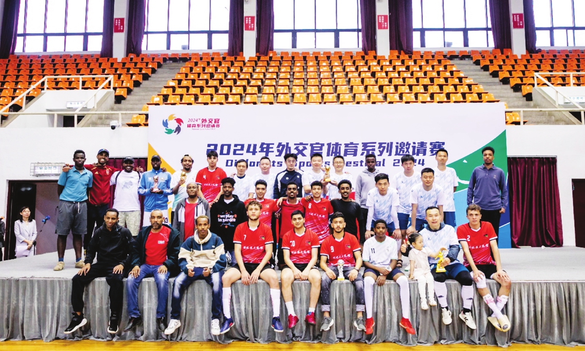 Participants of the Diplomatic Sports Series Invitational Tournament take a group photo.
Photo: Courtesy of Center for Foreign Sports Exchange