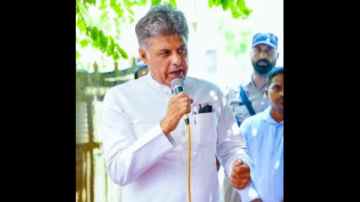 -Tradition-Of-Martyrdom-For-Country-Runs-Deep-In-Congress-Not-In-Bjp-Tewari-