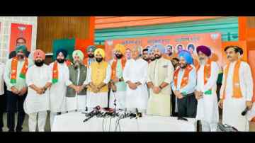 Ex-speaker-Kahlon-s-Son-Joins-Bjp-dr-Karan-Warring-Ex-vice-Chairman-Peda-From-Congress-Joins-The-Bjp