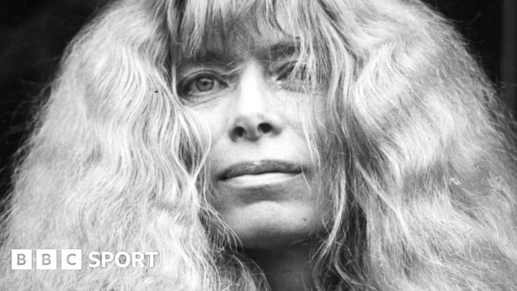 Bobbi Gibb: The Boston Marathon pioneer who raced a lie Bobbi Gibb: The Boston Marathon pioneer who raced a lie