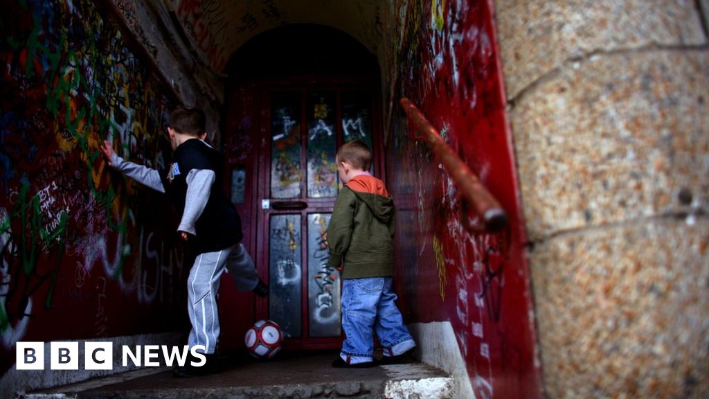 Teachers ‘need help’ tackling poverty impact on education Teachers ‘need help’ tackling poverty impact on education