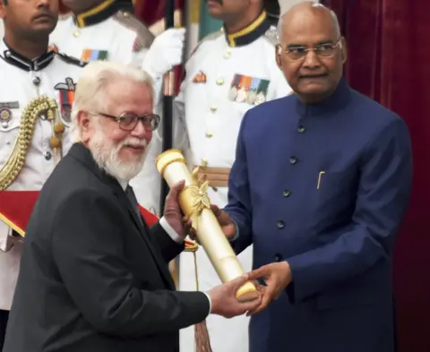 Shahbaz Khan Nambi Narayanan with President Ramnath Kovind
