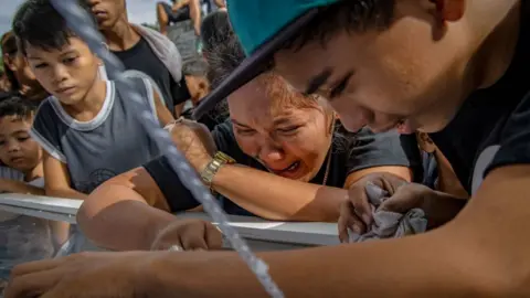 Getty Images Relatives weep during the funeral of 23-year-old Jaybee Castor on July 18, 2019 in Manila, Philippines.