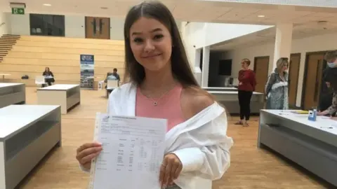 Elin, 16