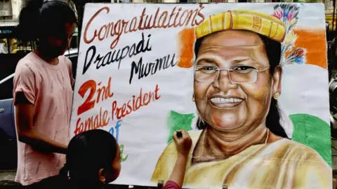 Getty Images Gurukul Art School students celebrate by painting portrait pictures of Draupadi Murmu, who became 15th President Of India, Mumbai, India, 21 July, 2022.