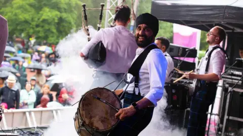 SNS Mela performer