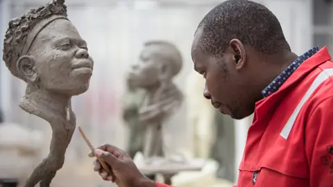 Steve Russell Studios Peter Oloya working at Pangolin Editions foundry, 2019