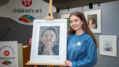 Mac Innes Photography/Justin Mac Innes Charley Bell holding her entry