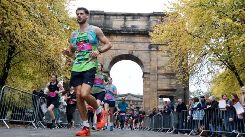 AJ Bell Great Scottish Run man running the Great Scottish run