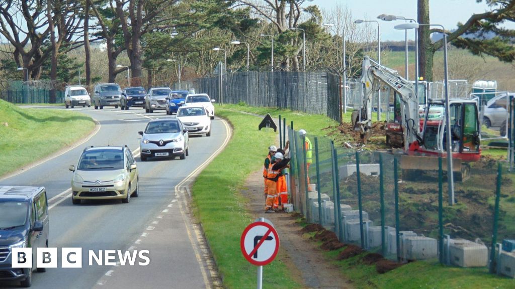 New security fencing around RNAS Culdrose installed New security fencing around RNAS Culdrose installed