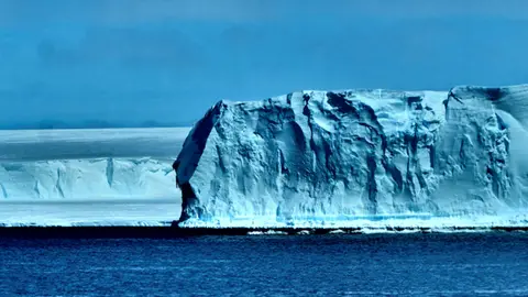 WEDDELL SEA EXPEDITION 2019 Ice shelf
