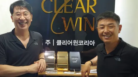Clear Win Kim Kyeong Yeon (left) and Kim Yoo Cheol