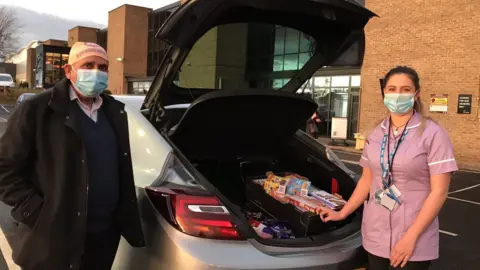 Sri Guru Ravidass Sabha Food being delivered
