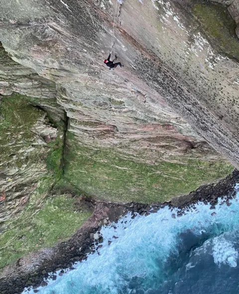 Robbie Phillips Vertical clips at St John's Head in Hoy