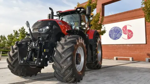 CNH technology/OS Driverless tractor