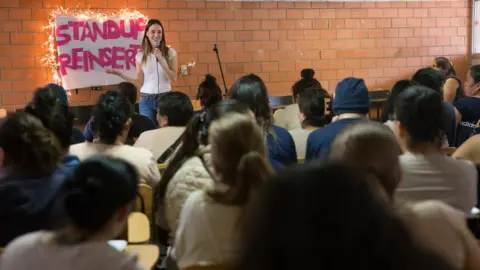 Yara Cavazos Sofía Niño de Rivera giving her stand-up workshop in prison