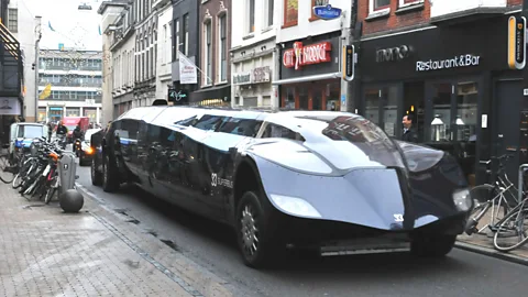 Spoorjan/Wikipedia CC BY-SA 3.0 The Dutch Superbus concept looks more like a Batman movie prop than a bus (Credit: Spoorjan/Wikipedia CC BY-SA 3.0)