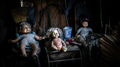 Kevin/Flickr/CC BY 2.0 Legend has it that the dolls of Isla de las Munecas were washed ashore after the death of a local young girl (Credit: Kevin/Flickr/CC BY 2.0)