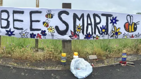 Bee sign