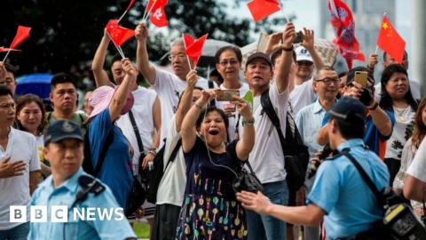 Thousands rally in support of police and Beijing