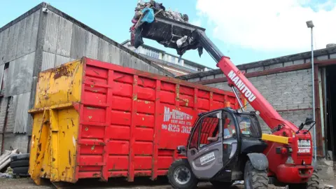 PAcemaker machine clears rubbish