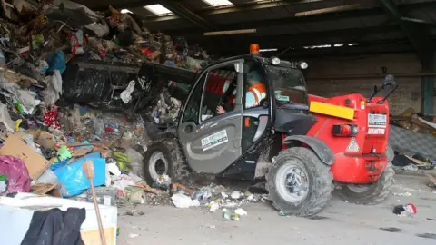 PAcemaker machine clears rubbish