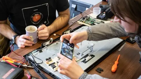Mark Phillips Screen repair