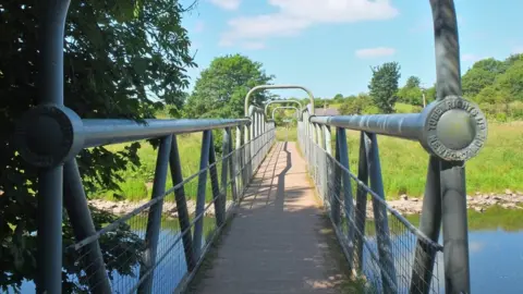 Jim Barton Annan bridge