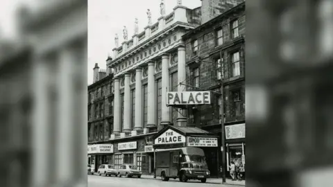 Mirrorpix / Contributor (via Getty Images) Palace Bingo Hall in Glasgow (August 1968)