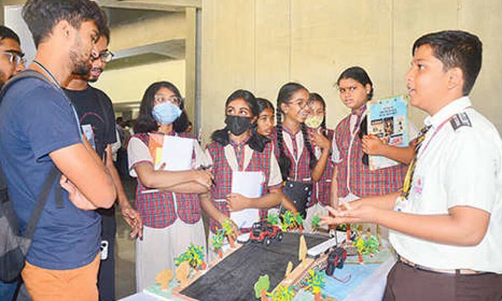 School students showcase creative talent at city fair School students showcase creative talent at city fair