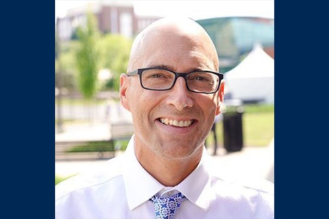 Zizzi named recipient of Distinction in Graduate Research Mentoring Award | E-News