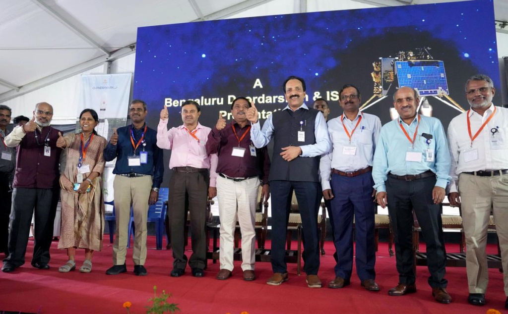 Opposition leaders congratulate ISRO for dedication, ingenuity
