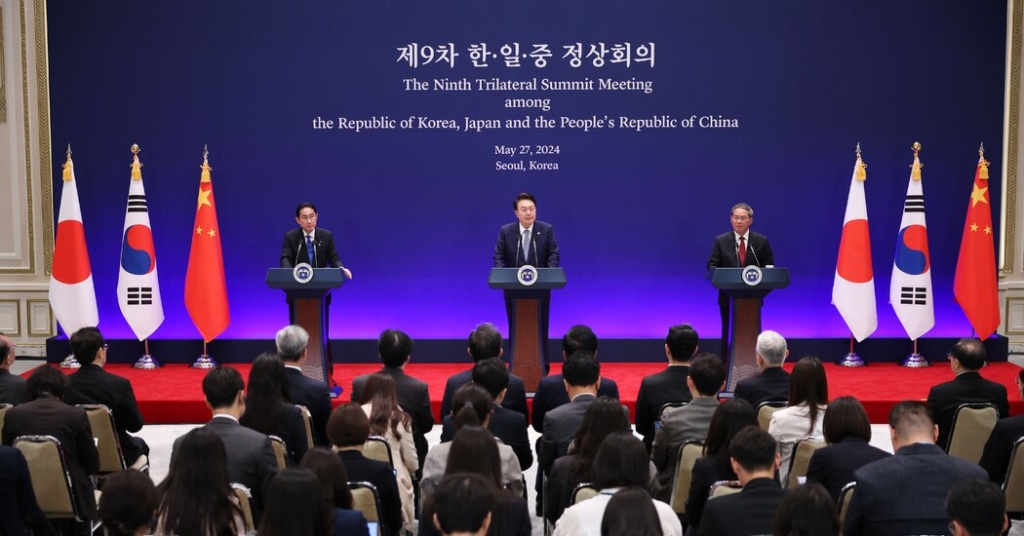 China, Japan and South Korea Hold Talks Overshadowed by U.S. China, Japan and South Korea Hold Talks Overshadowed by U.S.