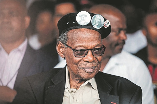 Buthelezi praises Phoenix’s ‘real heroes’ Buthelezi praises Phoenix’s ‘real heroes’