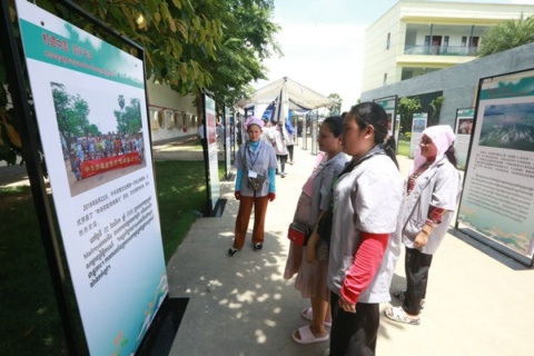 A glimpse of Ningbo through lens at photo exhibition in Cambodia