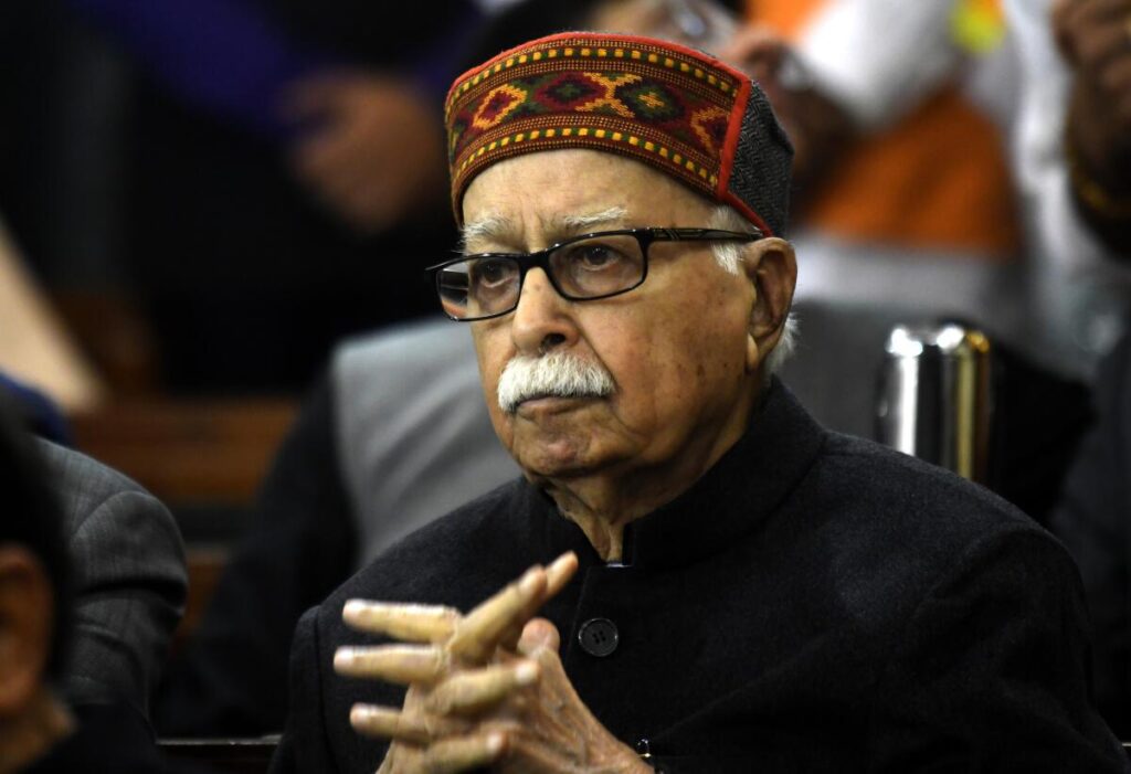 Bharat Ratna for Advani | PM Modi leads in congratulating senior BJP leader