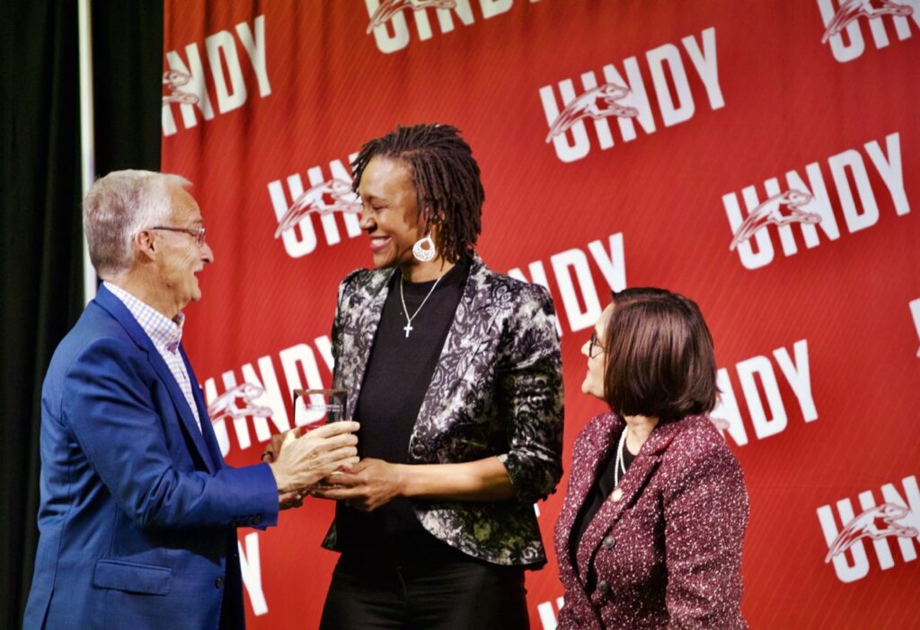 Tamika Catchings Receives Kevin R. Armstrong Ethical Leadership Award – The Reflector