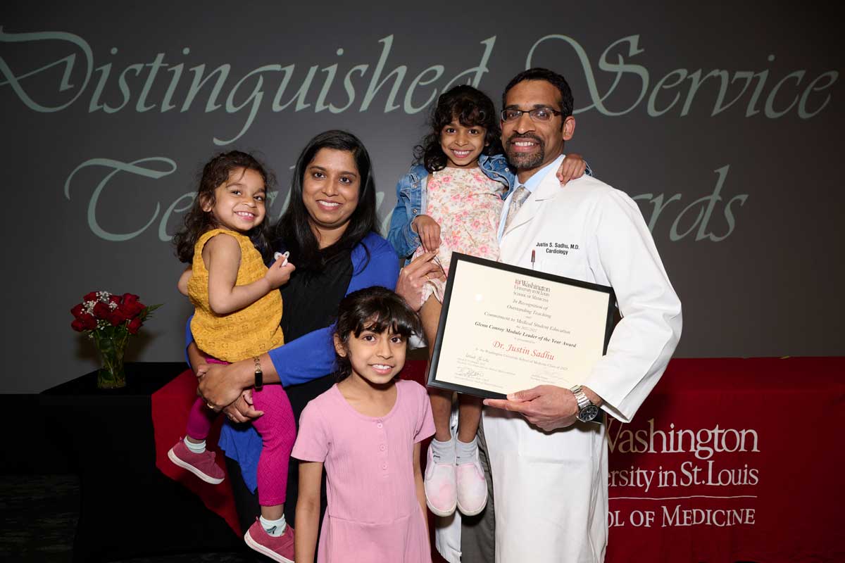 Medical students honor their mentors, teachers – Washington University School of Medicine in St. Louis