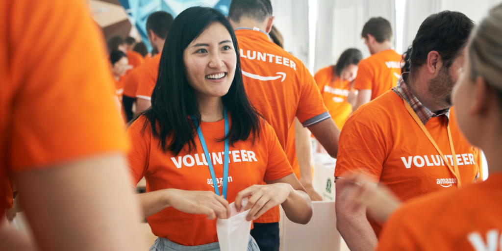Amazon and its employees give back for Global Month of Volunteering Amazon and its employees give back for Global Month of Volunteering