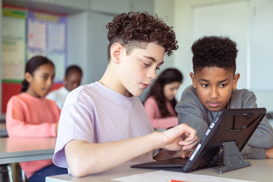 Digital Distractions in Class Linked to Lower Academic Performance