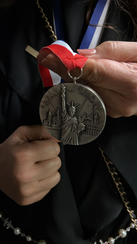 The Ellis Island Honors Society, New York Awards Ritu Hinduja Chhabria the Ellis Island Medal of Honor for Philanthropy.