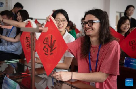 Young Americans soak up history, culture on central China exchange tour-Rednet