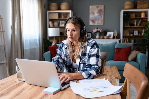 Encouraging online learners to make academic progress Encouraging online learners to make academic progress